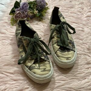 Superga Camo Sneakers sz 7